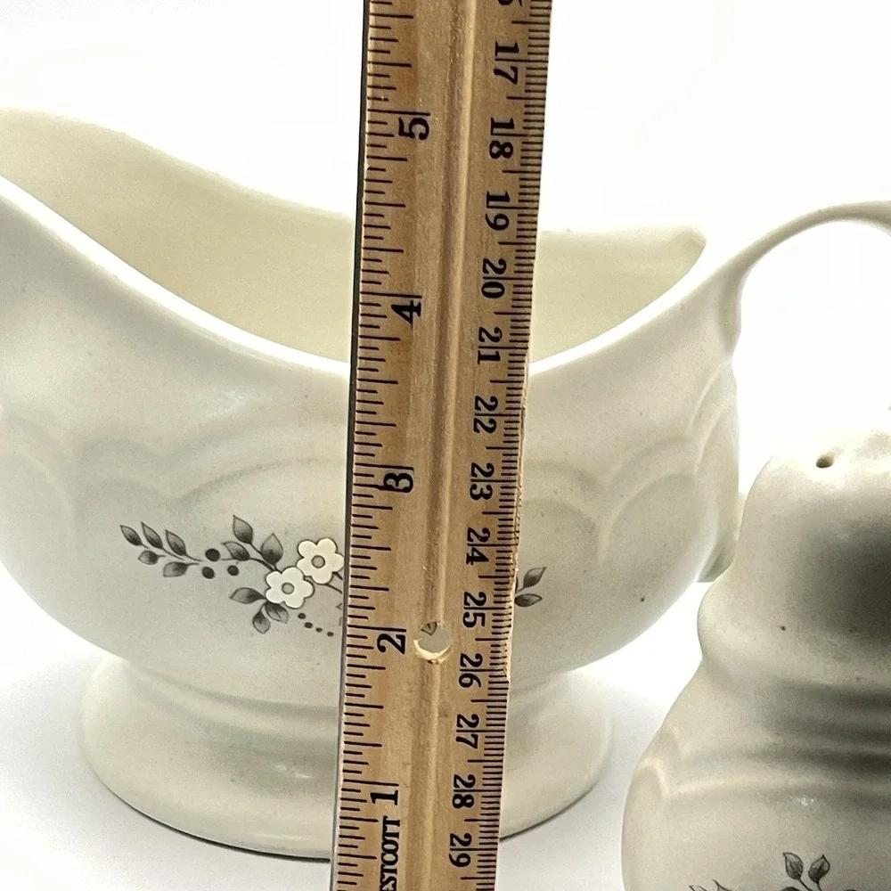 Vintage‎ Pfaltzgraff Gravy Boat Salt & Pepper 3 Pc Set-Retired Heirloom Pattern